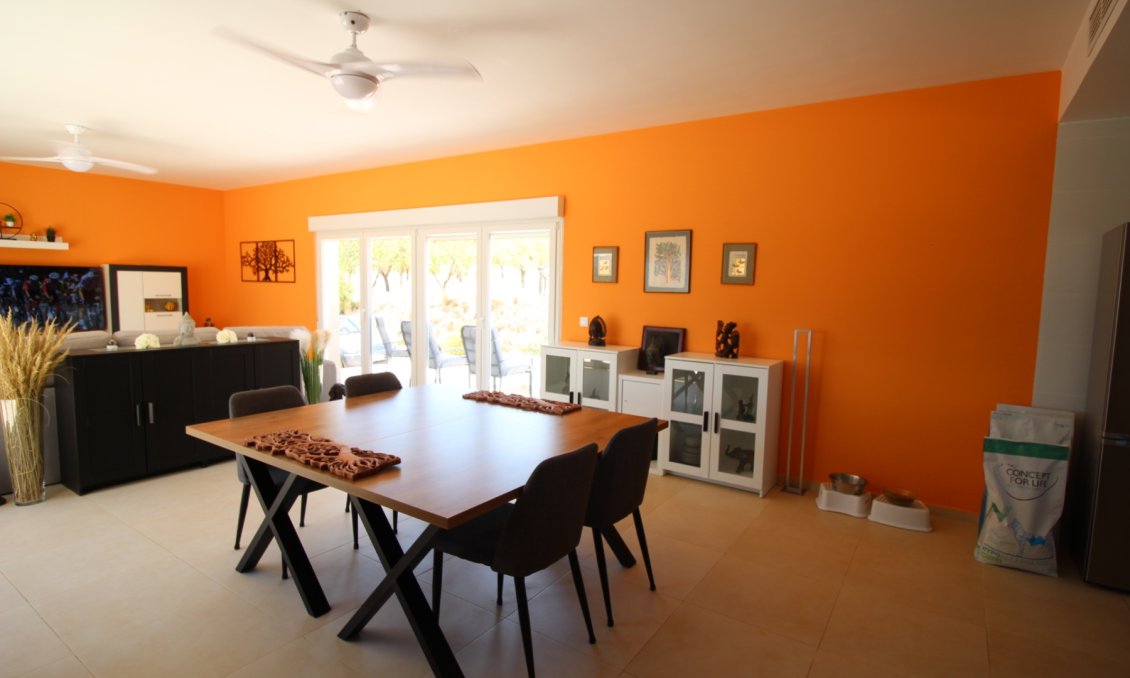 Segunda mano - Villa -
Macisvenda - Inland