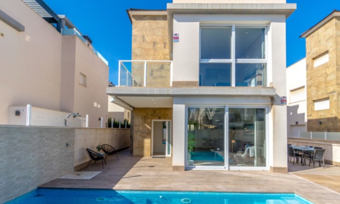 Segunda mano - Villa -
Torrevieja - Costa Blanca