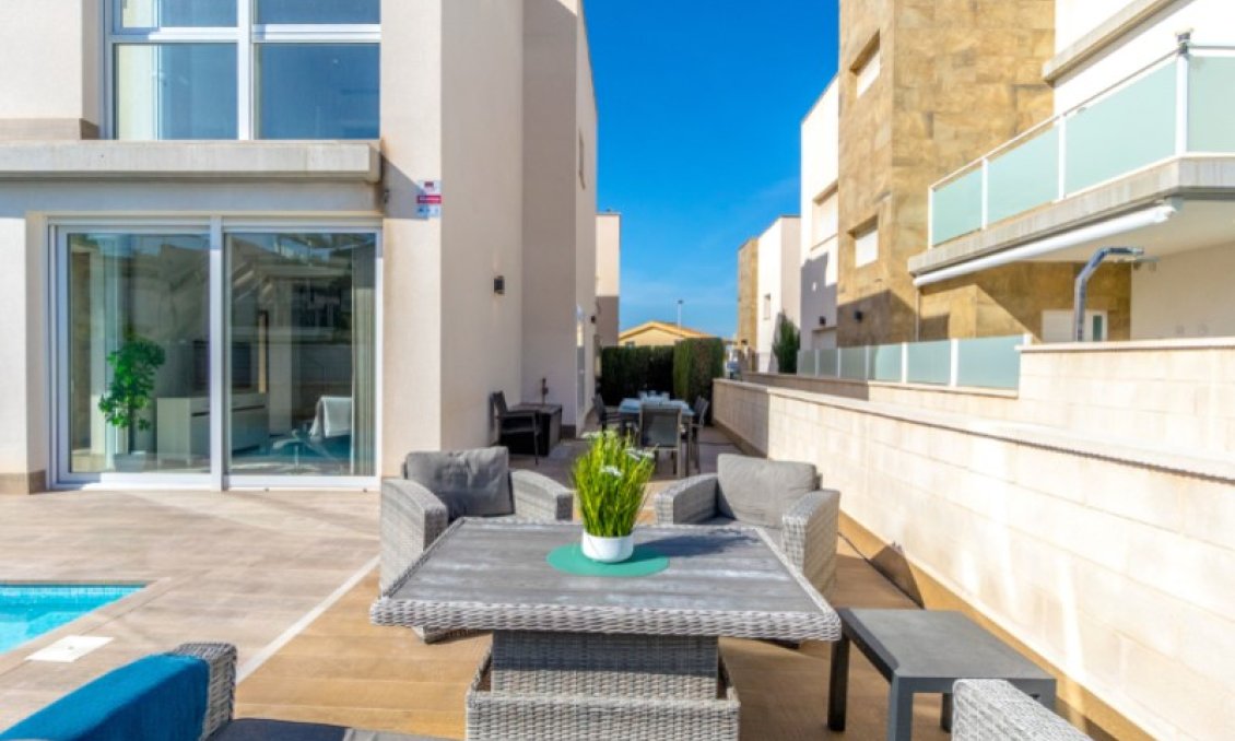 Segunda mano - Villa -
Torrevieja - Costa Blanca