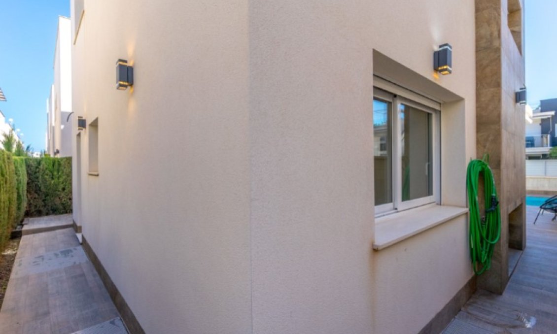 Segunda mano - Villa -
Torrevieja - Costa Blanca