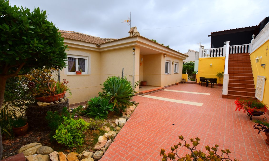 Segunda mano - Villa -
Algorfa - Inland