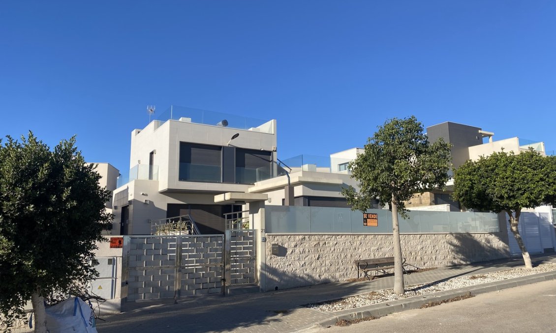Használt Ingatlanok - Villa -
San Miguel de Salinas - Inland