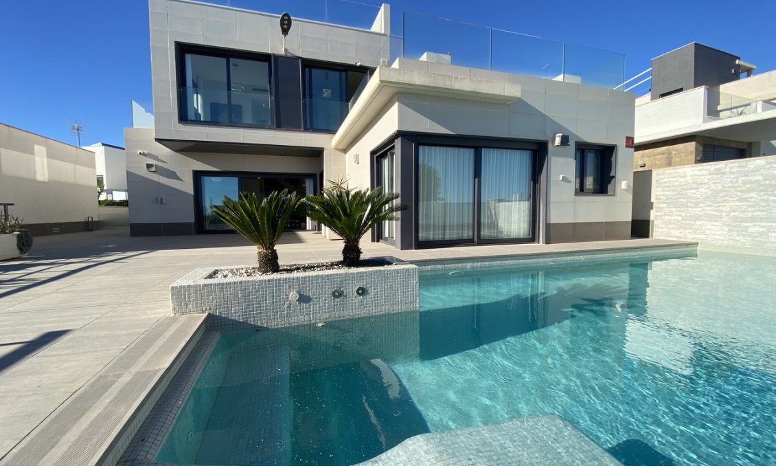 Használt Ingatlanok - Villa -
San Miguel de Salinas - Inland