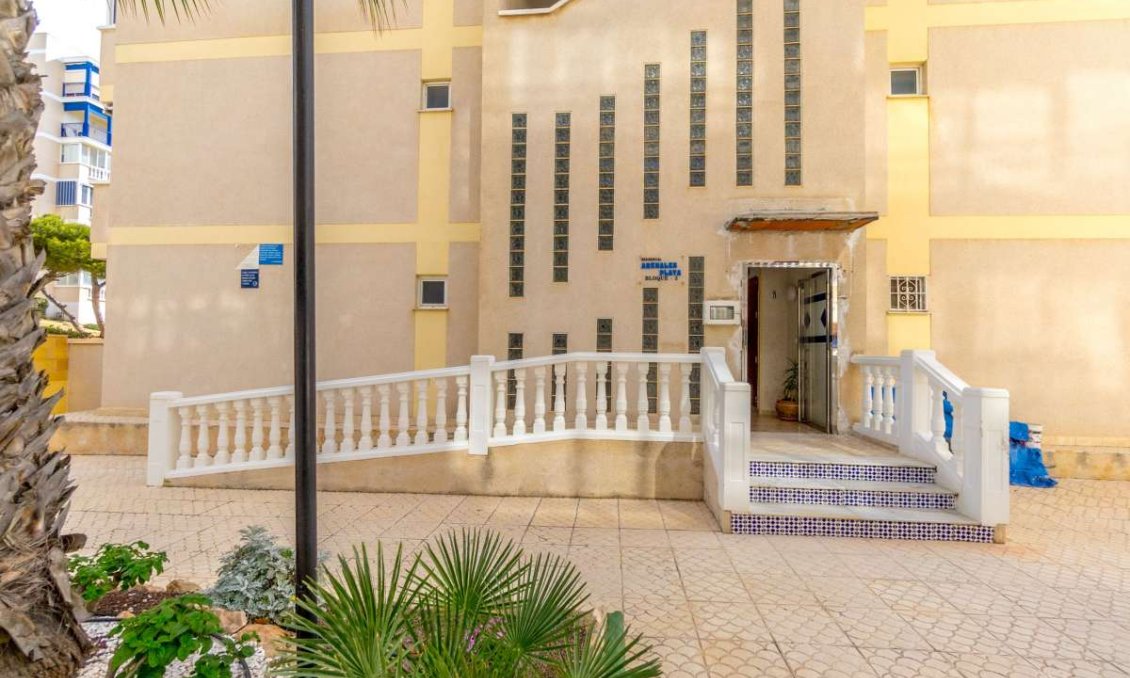 Segunda mano - Apartamento -
Arenales del Sol - Costa Blanca