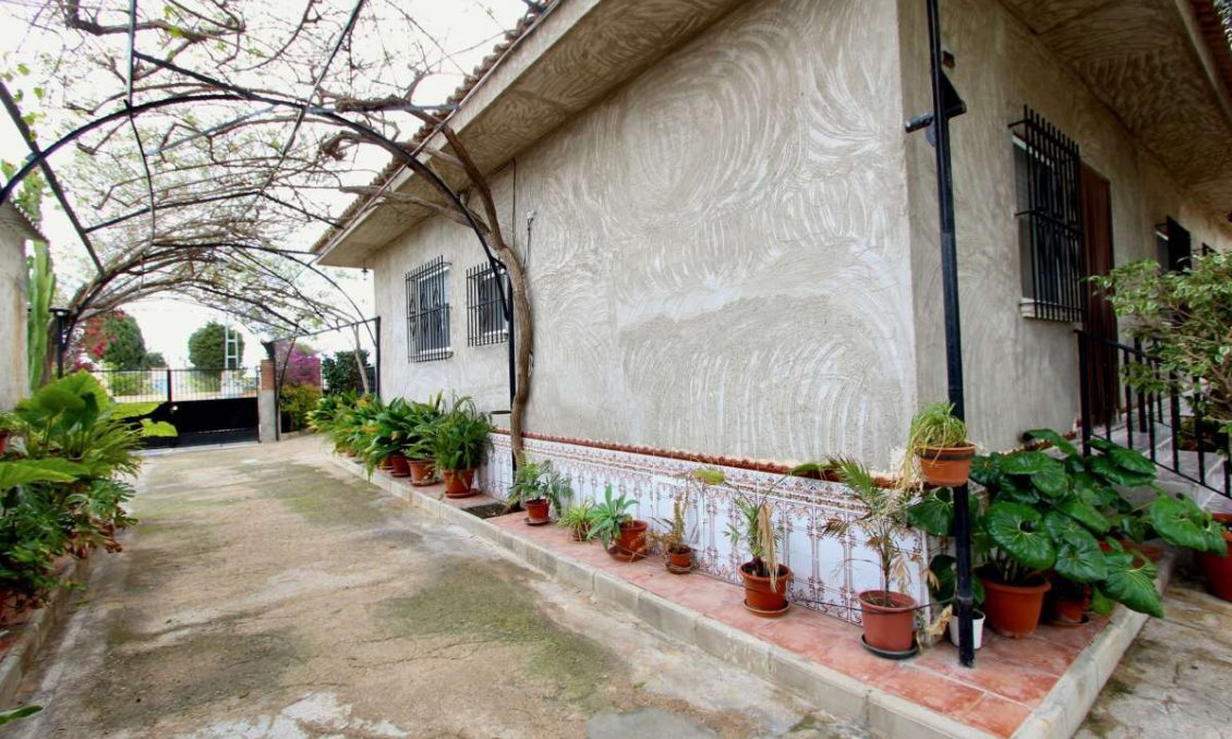 Segunda mano - Villa -
Canadas De San Pedro - Inland