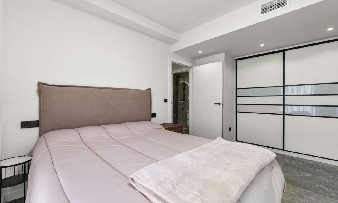 Resale - Villa -
Torre de la Horadada - Costa Blanca