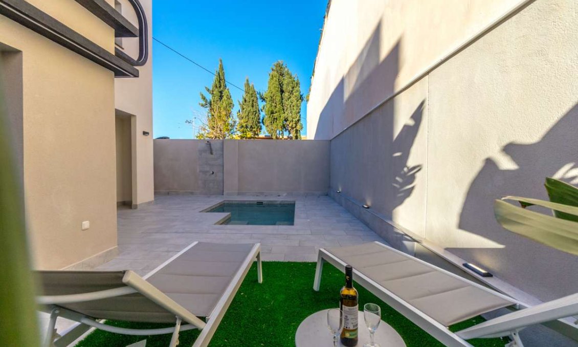 Resale - Villa -
Torre de la Horadada - Costa Blanca