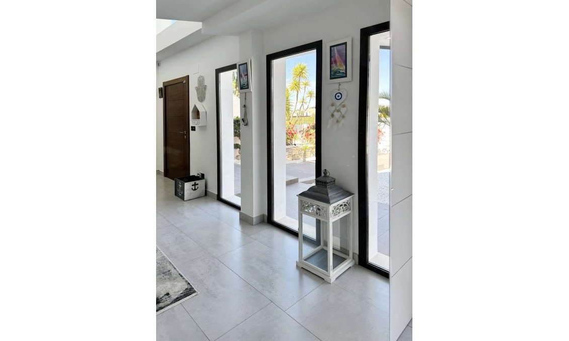 Segunda mano - Villa -
Cansalades - Costa Blanca