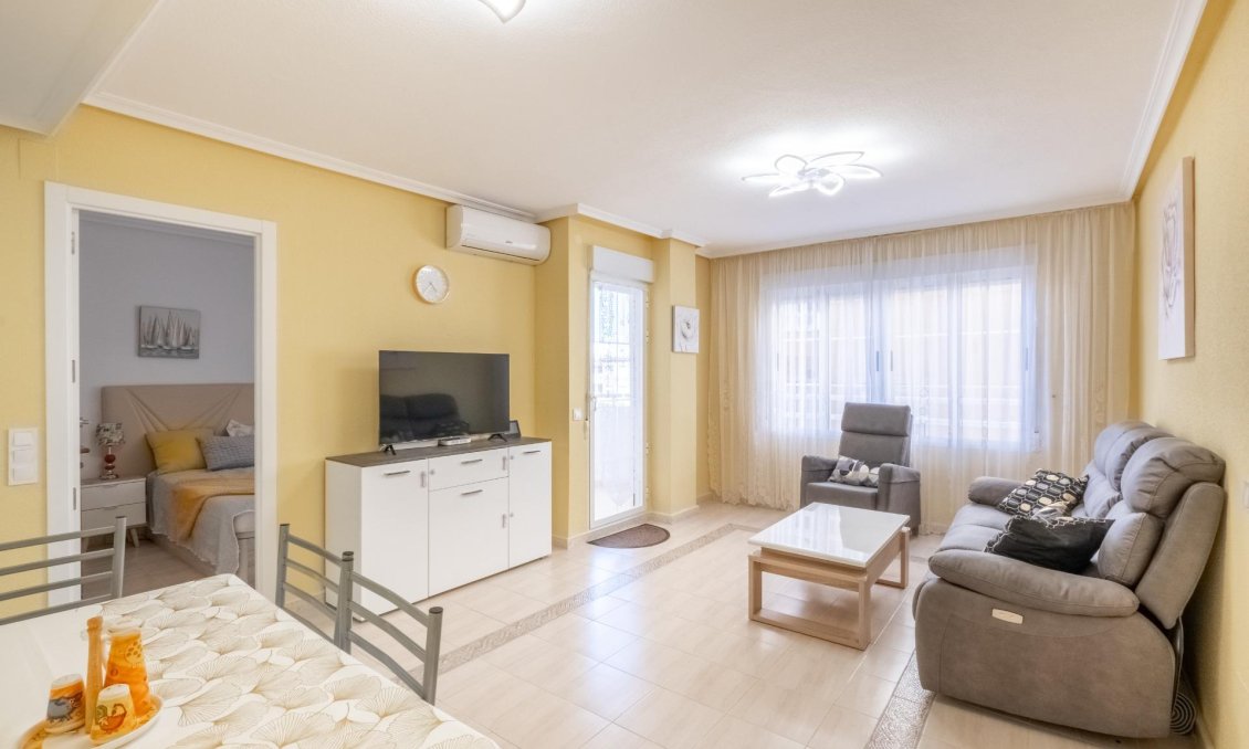 Segunda mano - Apartamento -
Torrevieja - La Mata