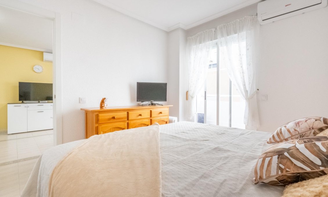 Segunda mano - Apartamento -
Torrevieja - La Mata