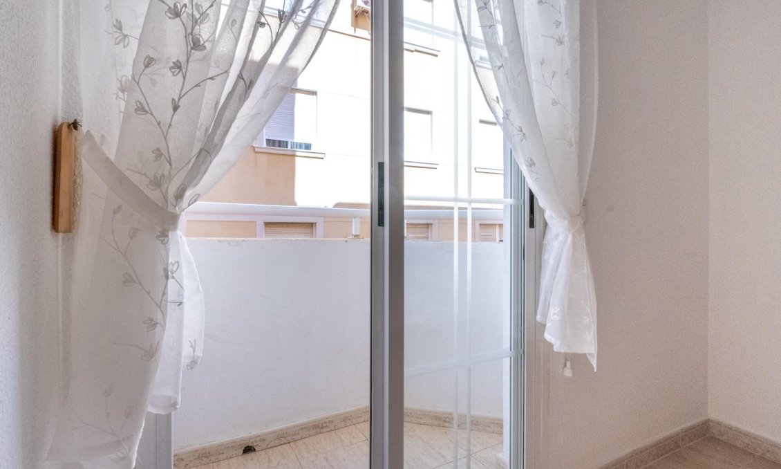 Segunda mano - Apartamento -
Torrevieja - La Mata