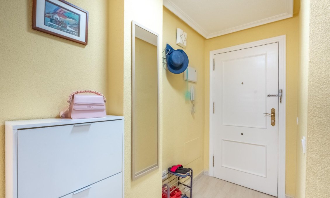 Segunda mano - Apartamento -
Torrevieja - La Mata