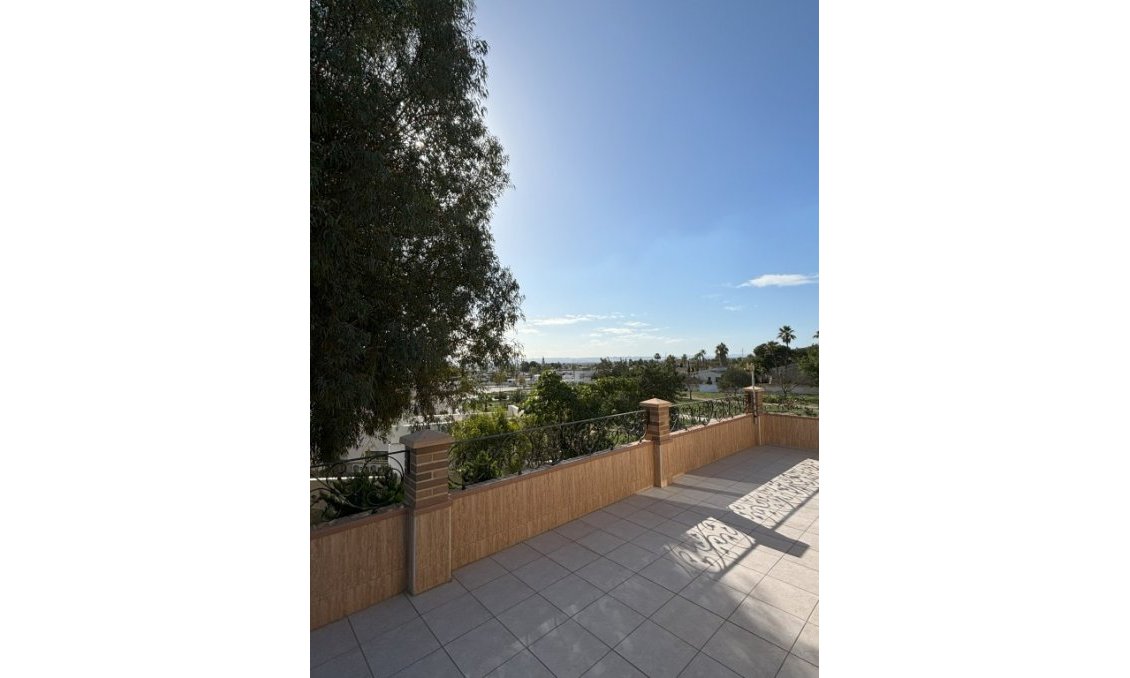 Segunda mano - Villa -
Ciudad Quesada - Costa Blanca