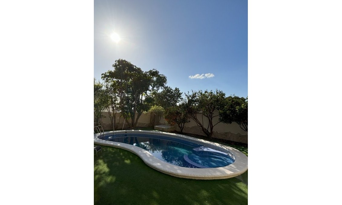 Segunda mano - Villa -
Ciudad Quesada - Costa Blanca