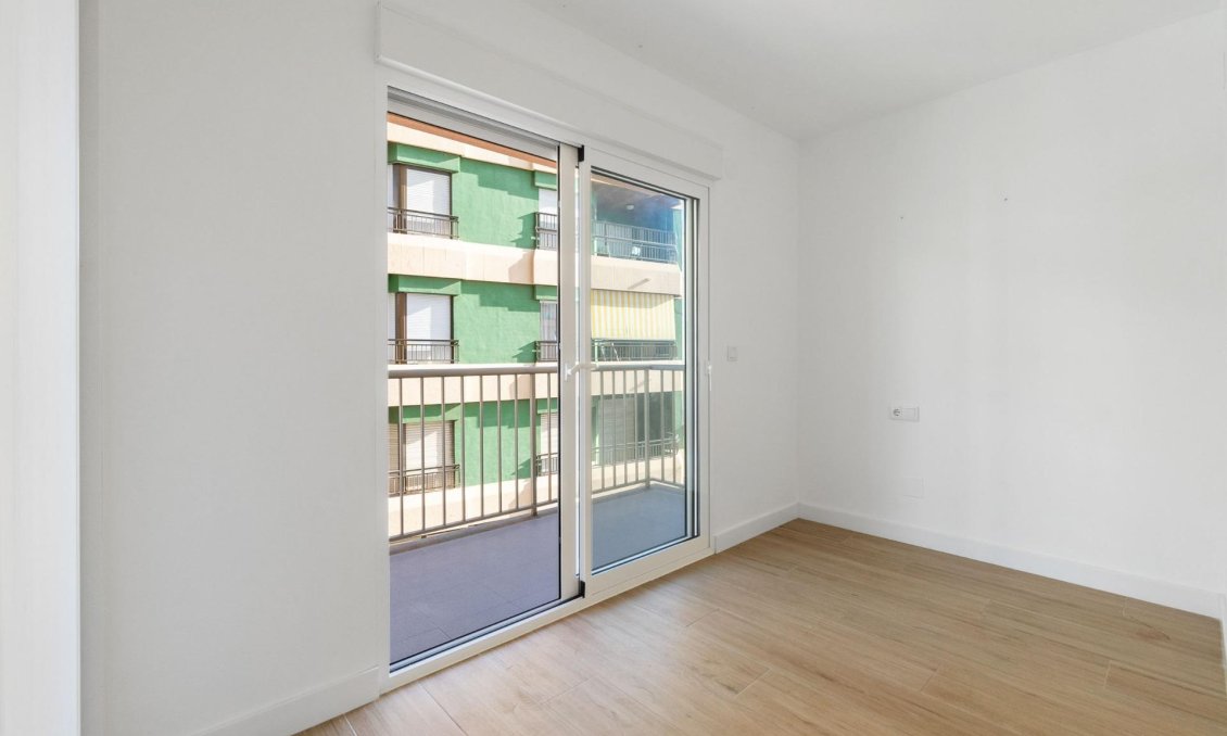 Használt Ingatlanok - Apartman -
Torrevieja - Playa del Cura