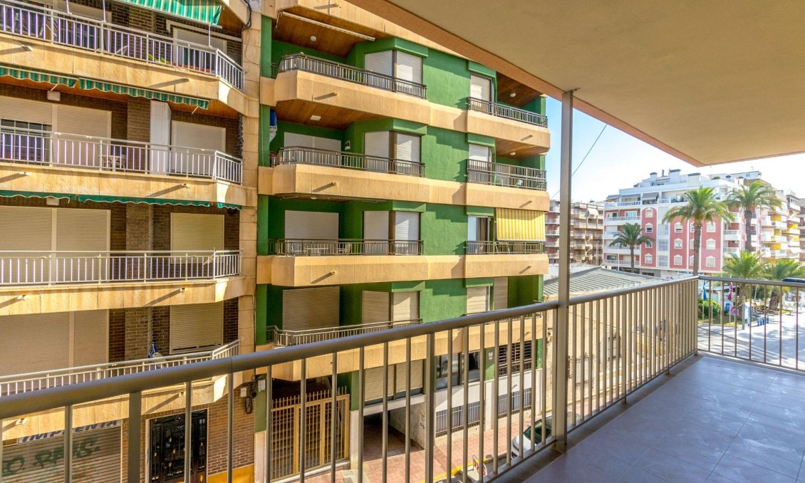 Használt Ingatlanok - Apartman -
Torrevieja - Playa del Cura