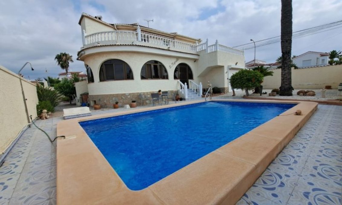 Segunda mano - Villa -
Ciudad Quesada - Costa Blanca