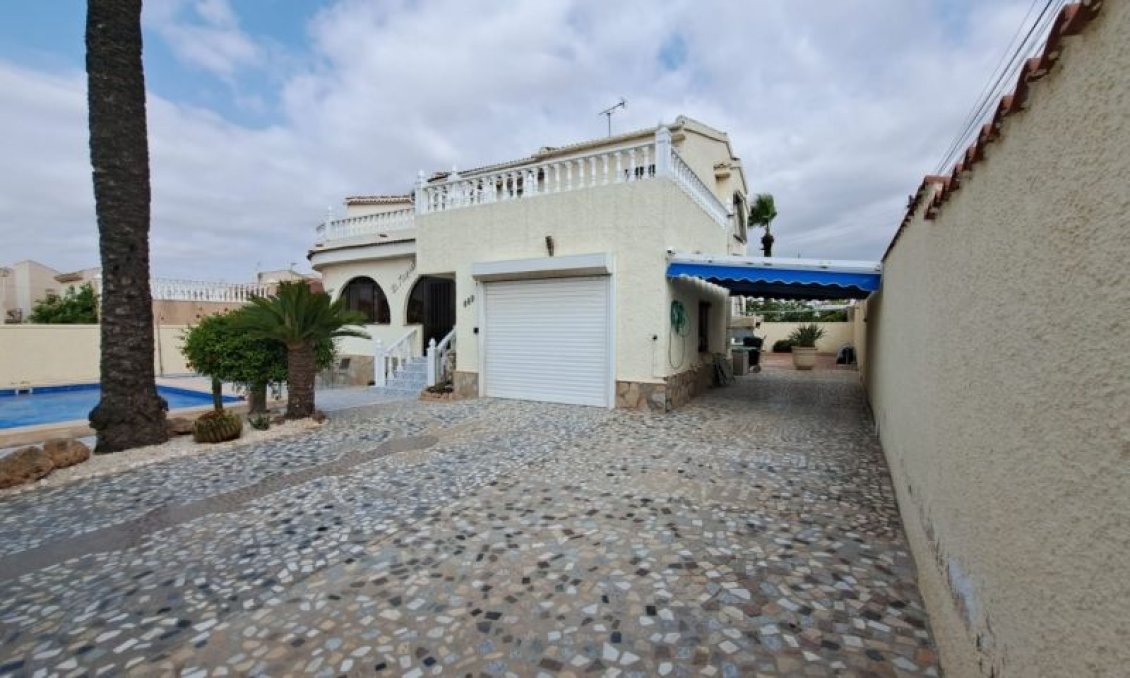 Segunda mano - Villa -
Ciudad Quesada - Costa Blanca