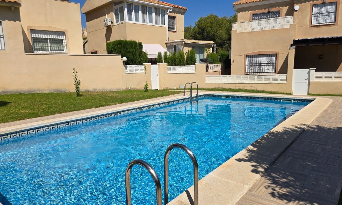 Wiederverkauf - Villa -
Orihuela Costa - Costa Blanca