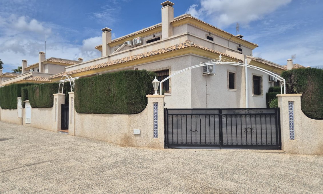 Segunda mano - Semi Detached -
Orihuela - Inland