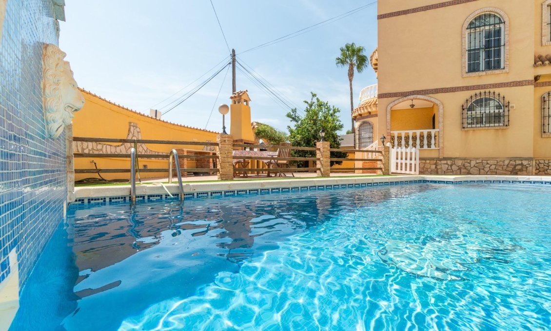 Segunda mano - Villa -
Orihuela Costa - La Florida