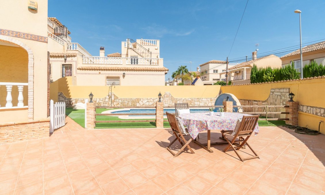 Segunda mano - Villa -
Orihuela Costa - La Florida