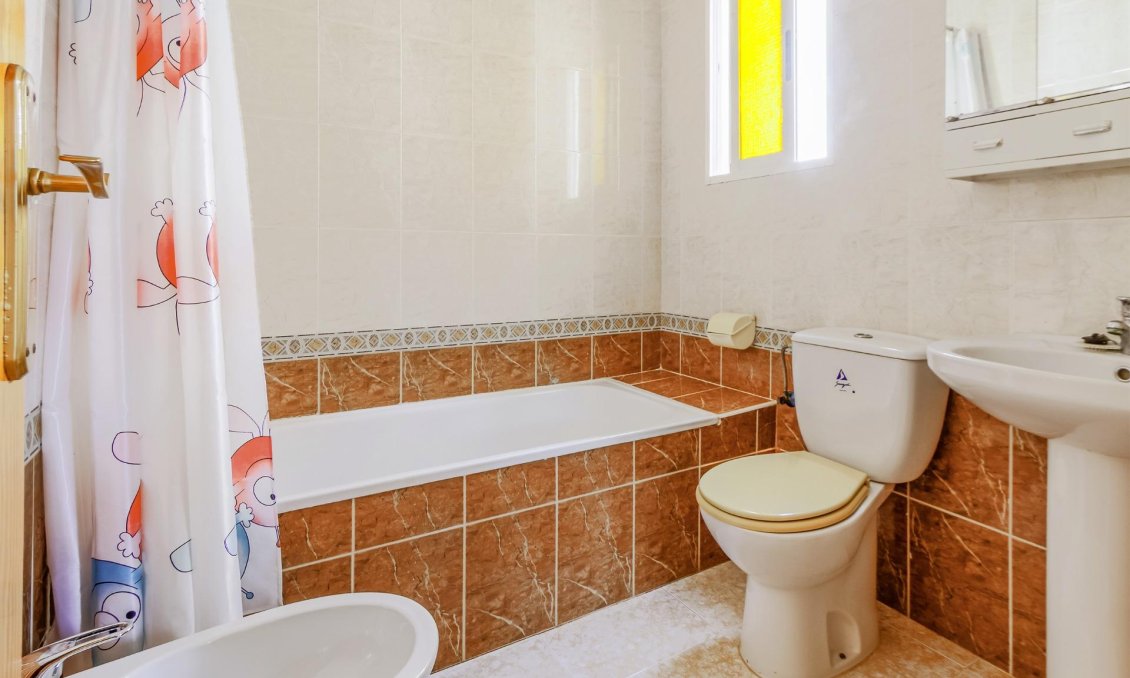 Segunda mano - Town House -
Torrevieja - Torretas