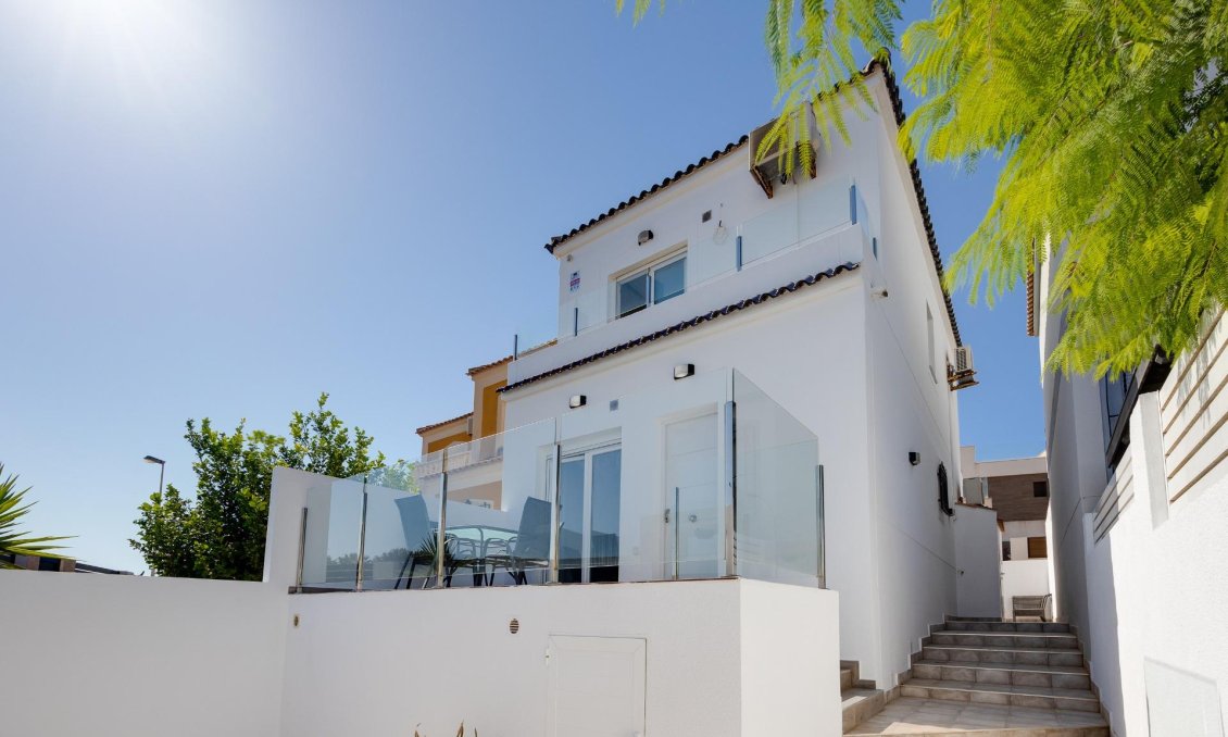 Segunda mano - Villa -
Torrevieja - Aguas Nuevas