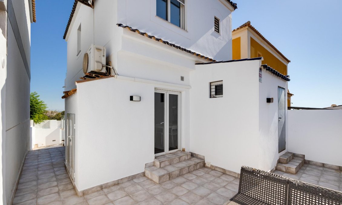 Segunda mano - Villa -
Torrevieja - Aguas Nuevas