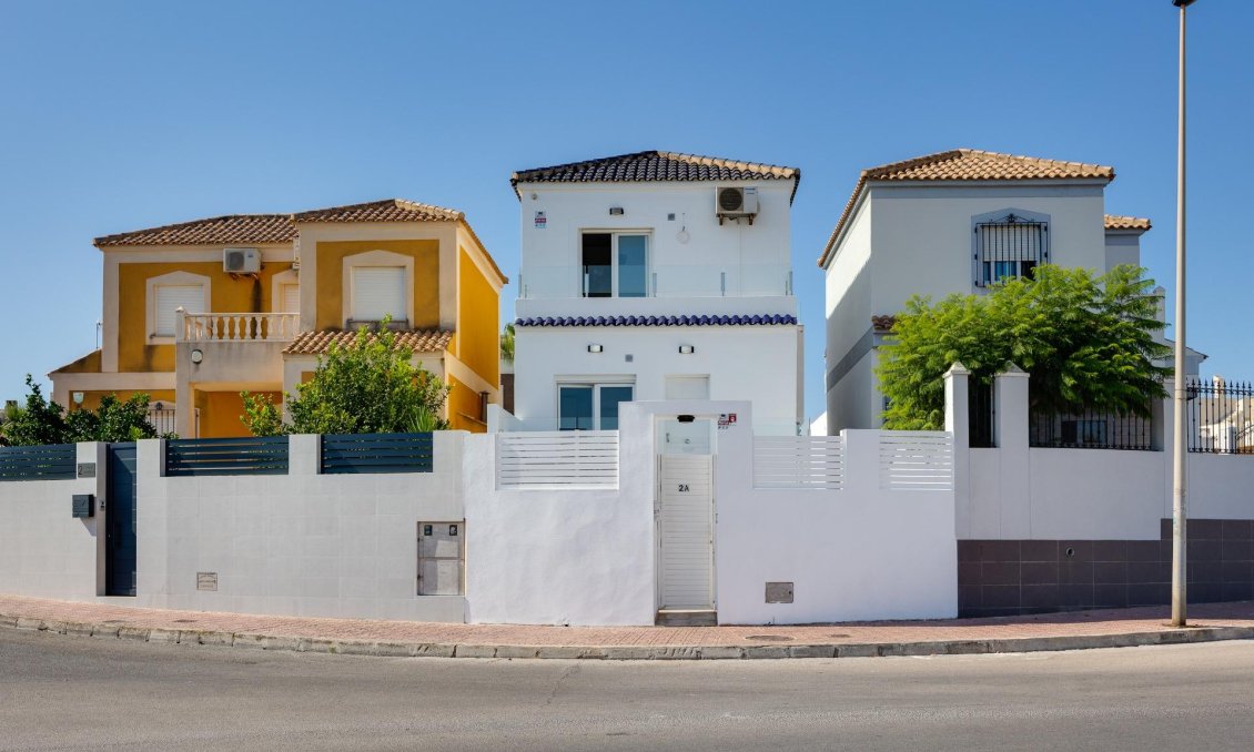 Segunda mano - Villa -
Torrevieja - Aguas Nuevas