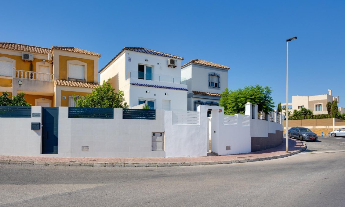 Segunda mano - Villa -
Torrevieja - Aguas Nuevas