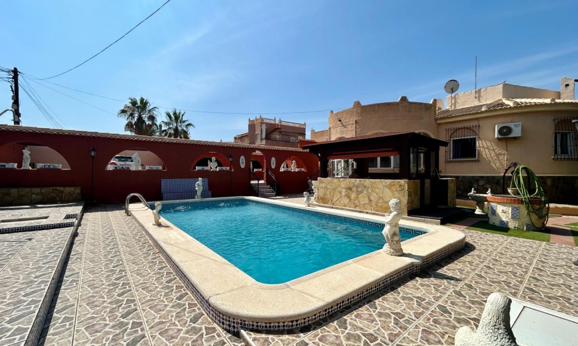 Segunda mano - Villa -
El Chaparral - Inland