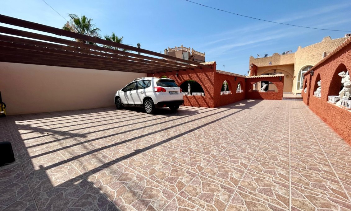 Segunda mano - Villa -
El Chaparral - Inland