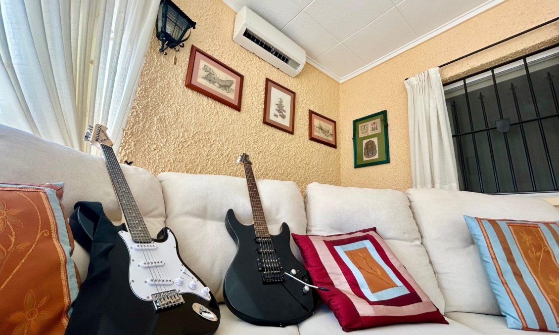 Segunda mano - Villa -
El Chaparral - Inland
