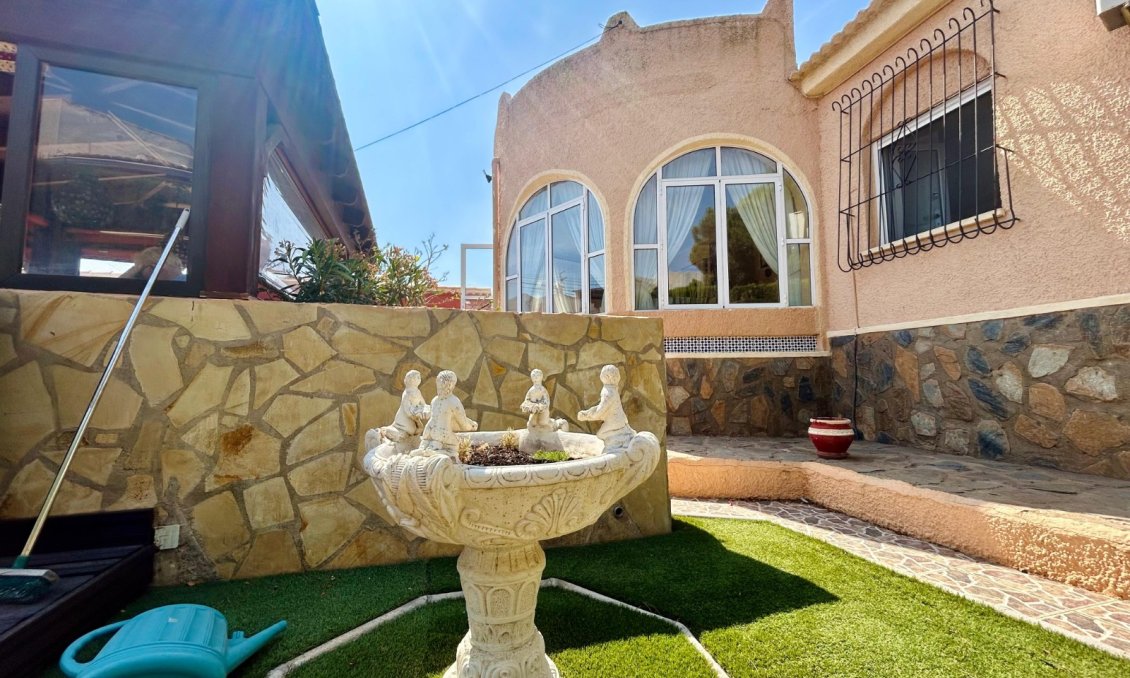 Segunda mano - Villa -
El Chaparral - Inland
