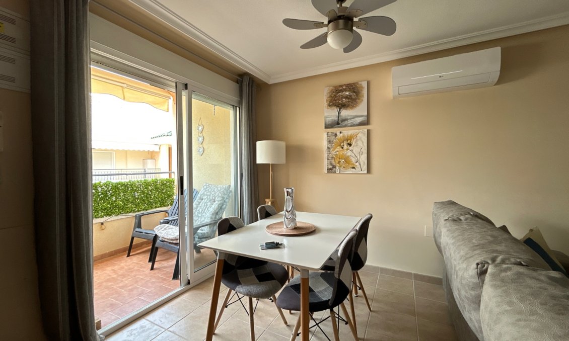 Segunda mano - Apartamento -
Jacarilla - Inland