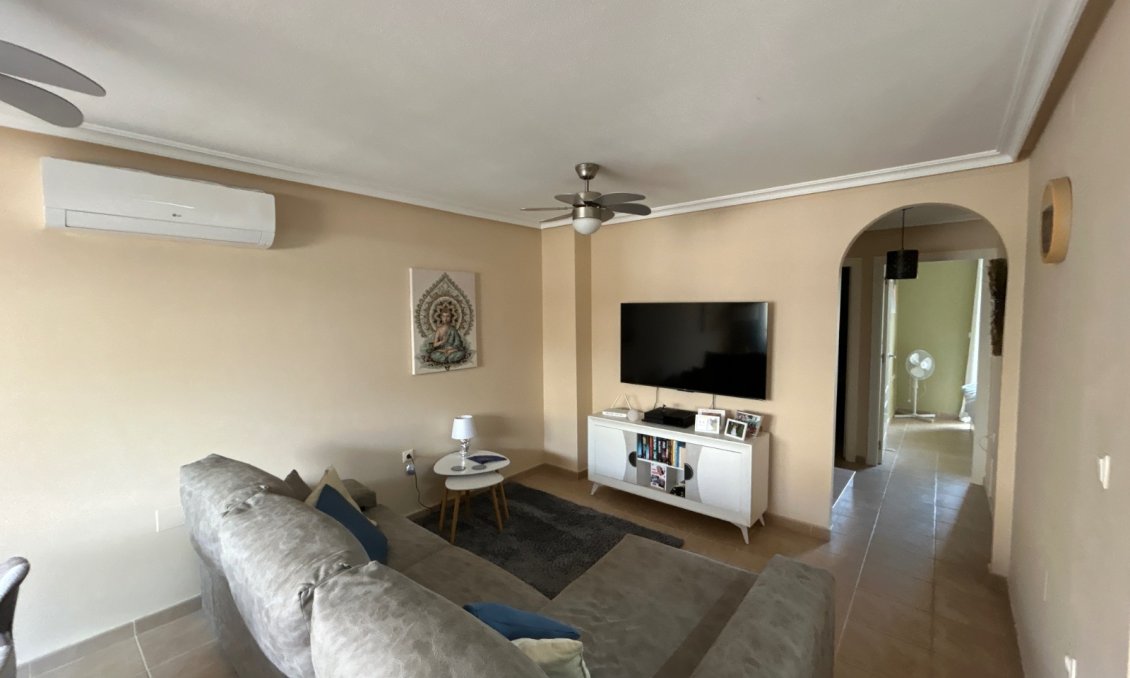 Segunda mano - Apartamento -
Jacarilla - Inland