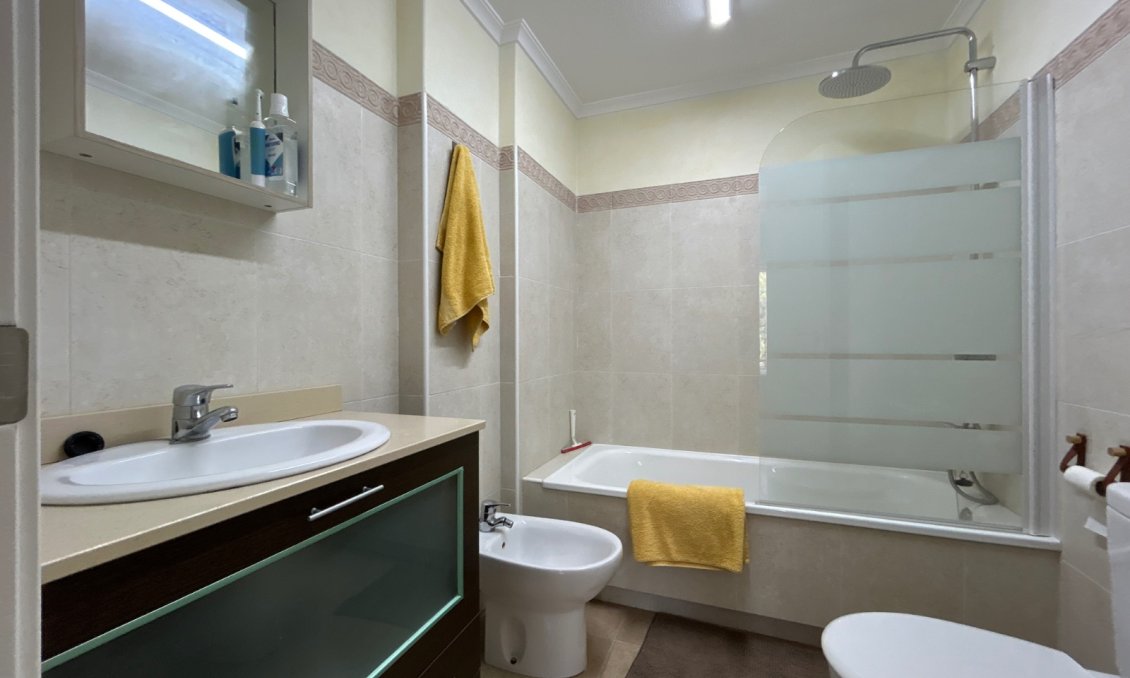 Segunda mano - Apartamento -
Jacarilla - Inland