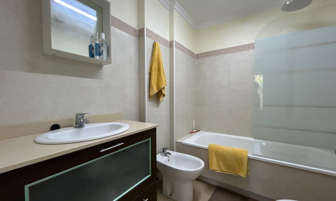 Segunda mano - Apartamento -
Jacarilla - Inland