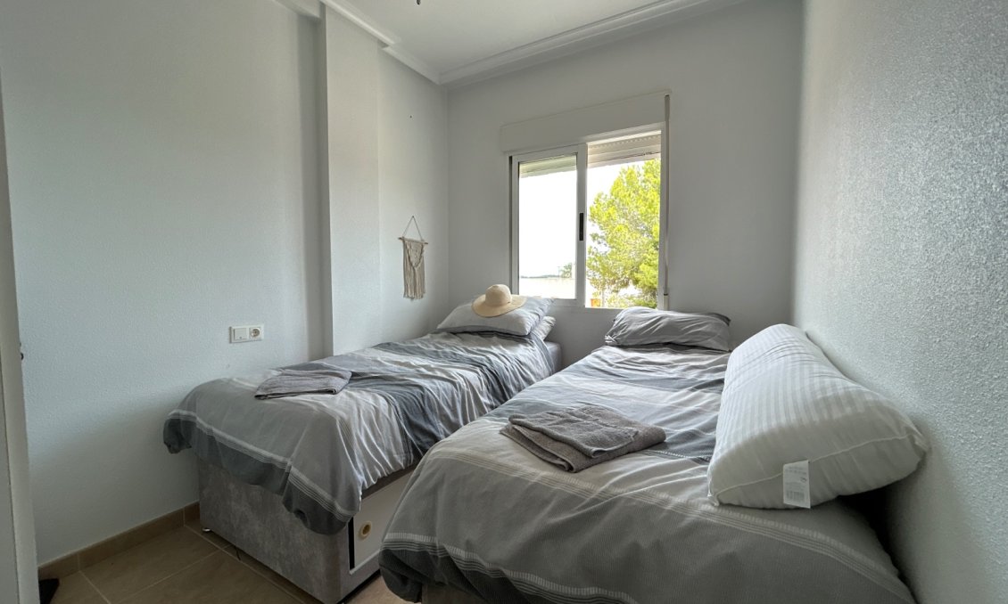 Segunda mano - Apartamento -
Jacarilla - Inland