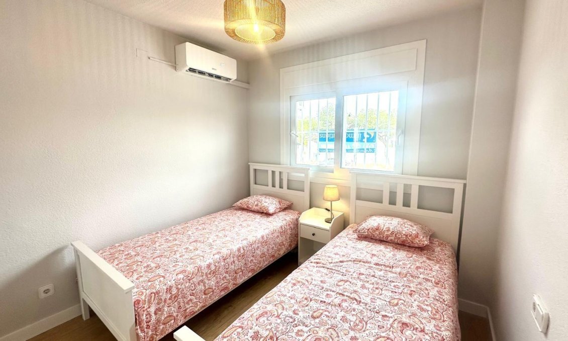 Segunda mano - Apartamento -
Orihuela Costa - Campoamor