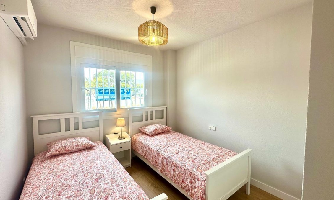 Segunda mano - Apartamento -
Orihuela Costa - Campoamor