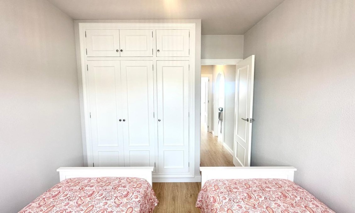Segunda mano - Apartamento -
Orihuela Costa - Campoamor