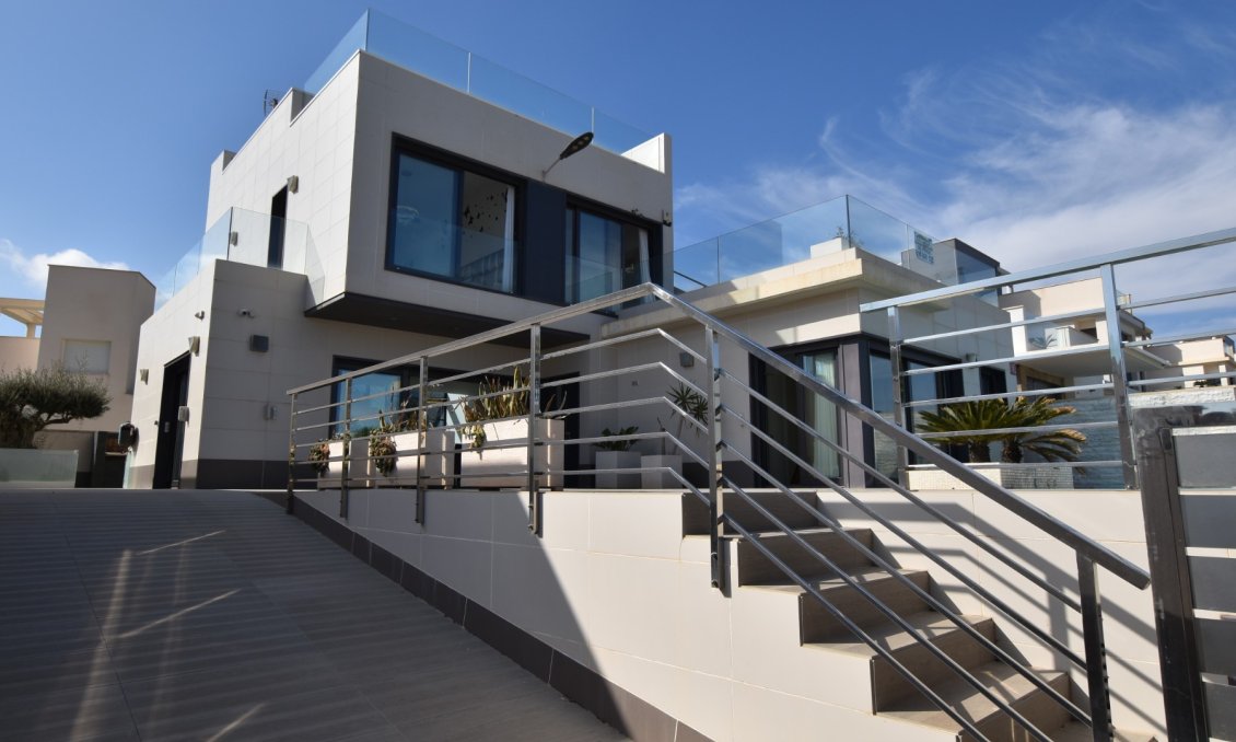 Segunda mano - Villa -
San Miguel de Salinas - Inland