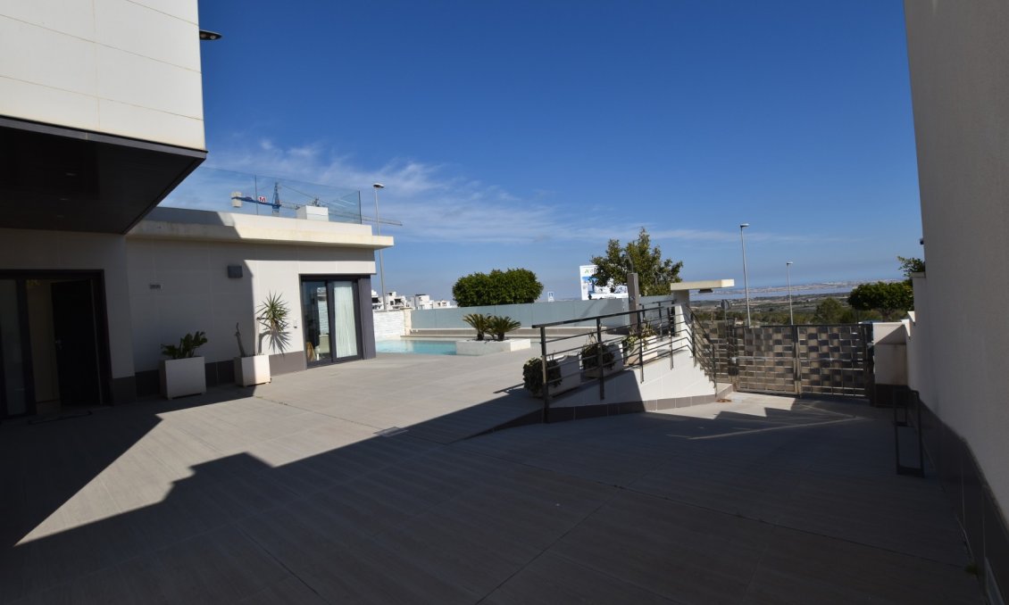 Segunda mano - Villa -
San Miguel de Salinas - Inland
