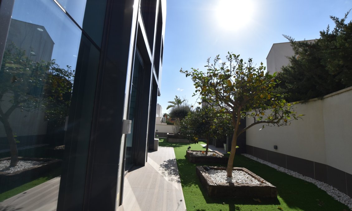 Segunda mano - Villa -
San Miguel de Salinas - Inland