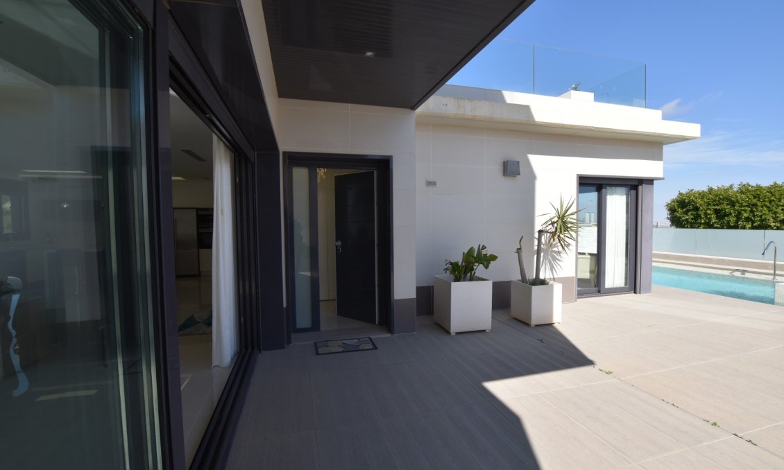 Segunda mano - Villa -
San Miguel de Salinas - Inland