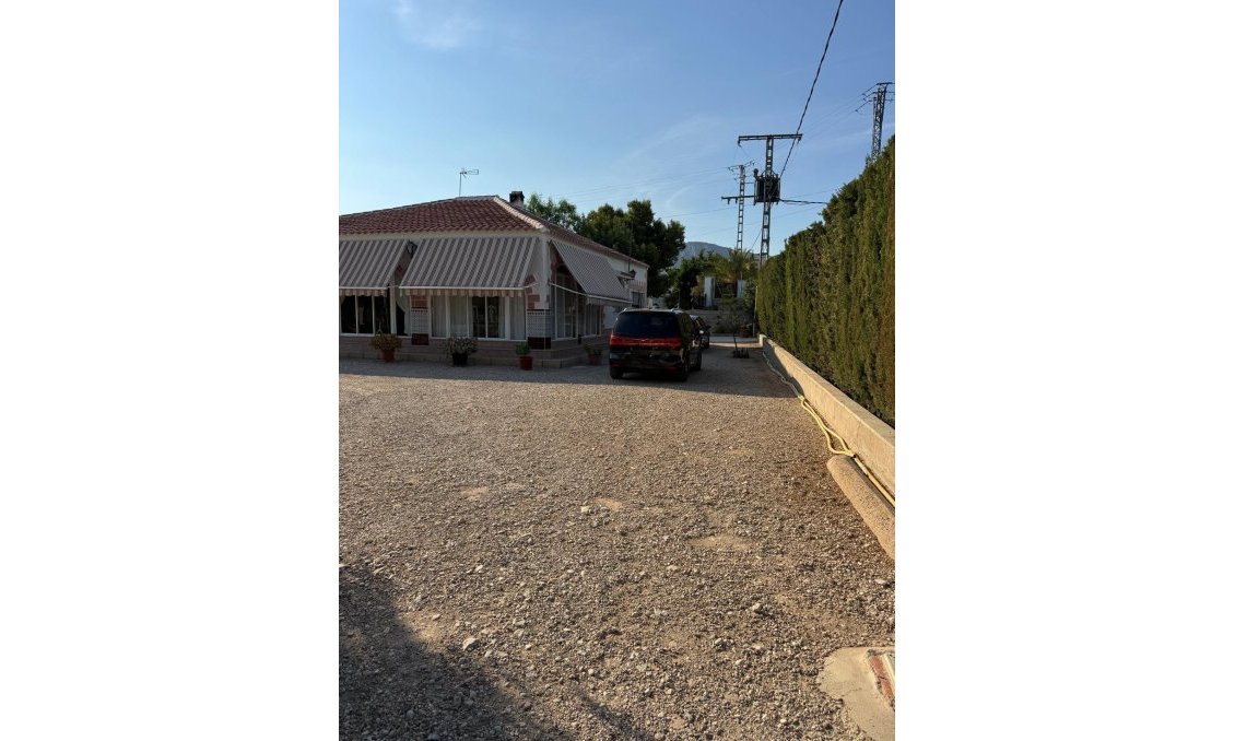 Wiederverkauf - Villa -
Albatera - Partida Lomas