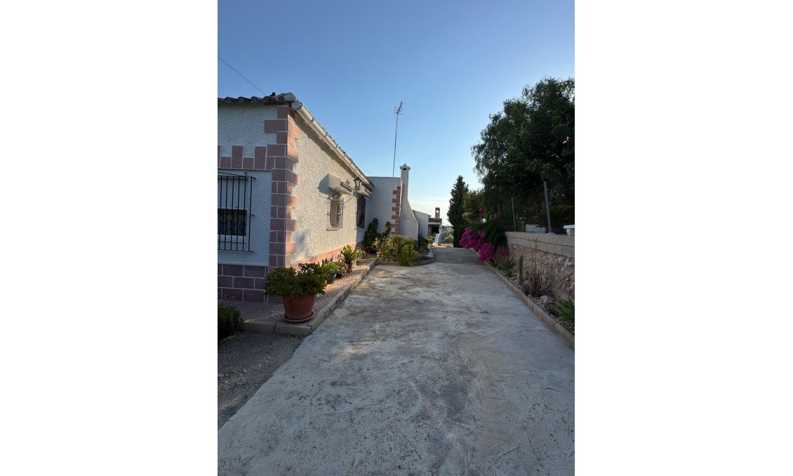 Wiederverkauf - Villa -
Albatera - Partida Lomas