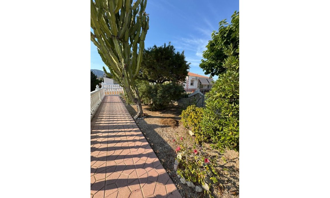 Wiederverkauf - Villa -
Albatera - Partida Lomas